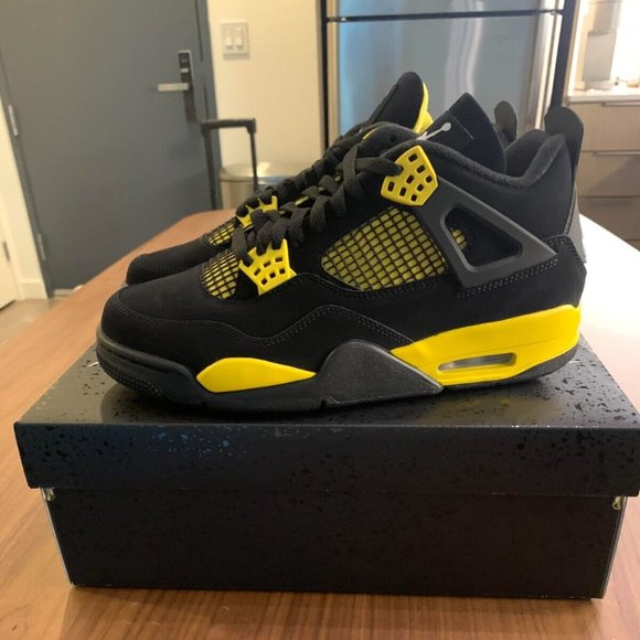 Air Jordan 4 Retro main image 4